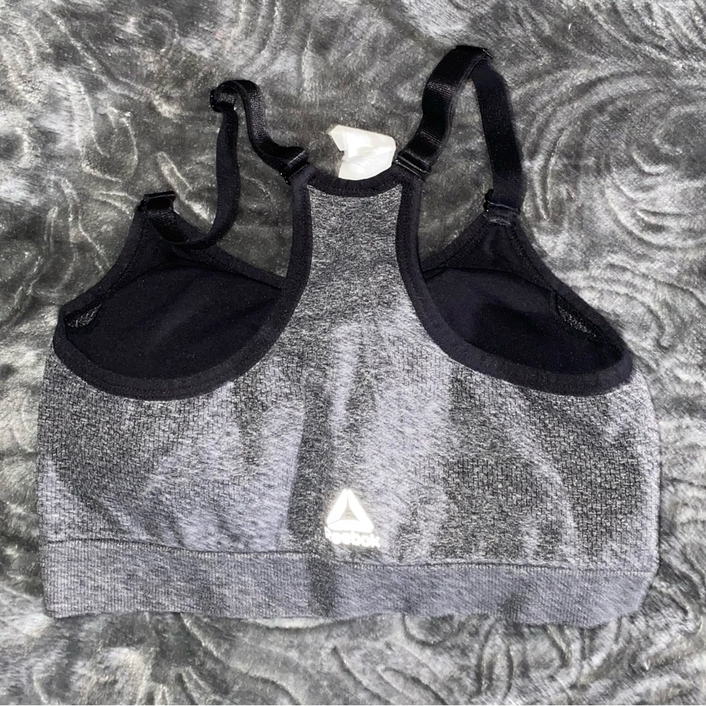 Reebok Top - Picture 2 of 2